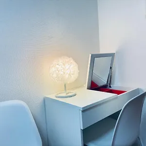 Apartment Nishiwaseda, Tokyo